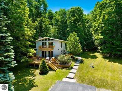 Nestled among mature hardwoods on a private wooded setting, this - photo 4