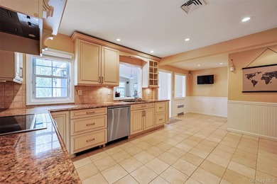 Welcome to this beautiful expanded colonial house, located in a - photo 15