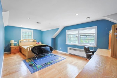 Welcome to this beautiful expanded colonial house, located in a - photo 16
