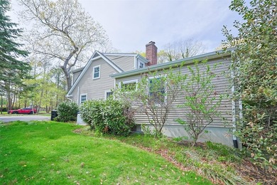 Welcome to this beautiful expanded colonial house, located in a - photo 17