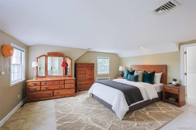 Welcome to this beautiful expanded colonial house, located in a - photo 21