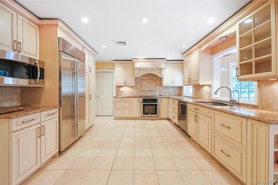 Welcome to this beautiful expanded colonial house, located in a - photo 23