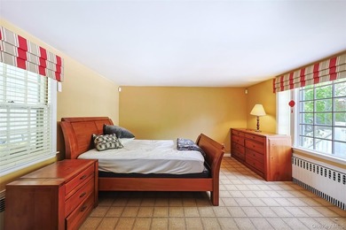 Welcome to this beautiful expanded colonial house, located in a - photo 25