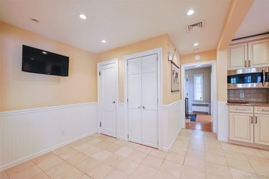 Welcome to this beautiful expanded colonial house, located in a - photo 30