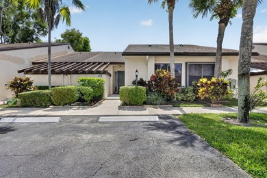 Welcome to this 2 bedroom, 2 bathroom villa located in the - photo 1