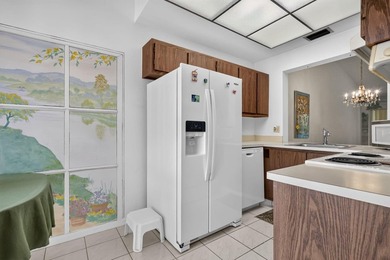 Welcome to this 2 bedroom, 2 bathroom villa located in the - photo 4