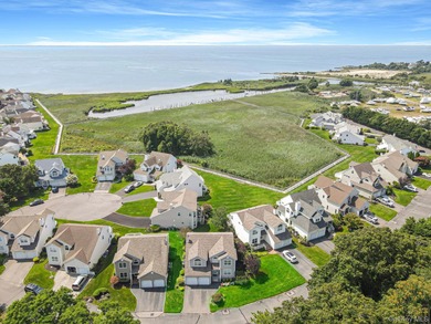 Welcome to Luxury Resort style living in this Amazing Waterfront - photo 5