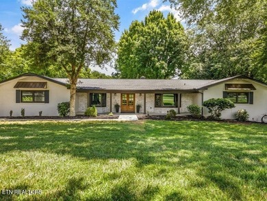 Prestigious Riverbend Estate located on almost an acre level lot - photo 1