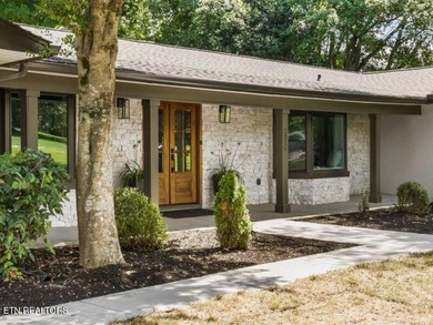Prestigious Riverbend Estate located on almost an acre level lot - photo 3