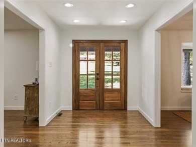 Prestigious Riverbend Estate located on almost an acre level lot - photo 5