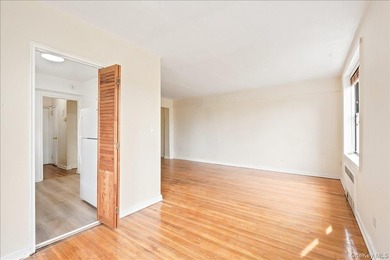 Welcome to this sun-filled corner JR4, a versatile one bedroom - photo 12