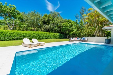 Completely renovated in 2019, this beautifully landscaped full - photo 18