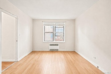 Welcome to this sun-filled corner JR4, a versatile one bedroom - photo 19