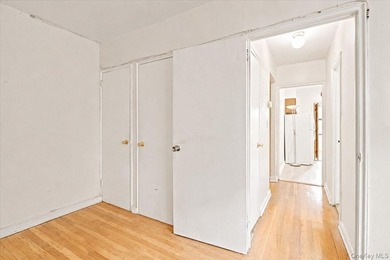 Welcome to this sun-filled corner JR4, a versatile one bedroom - photo 20