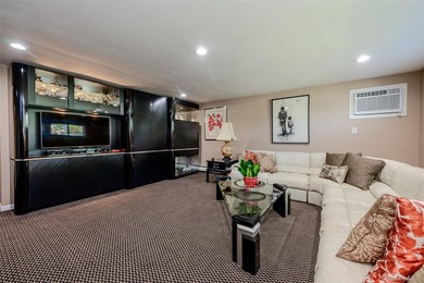 TURNKEY & SIMPLY BEAUTIFUL!!! This Renovated Wedgewood Wide Line - photo 23