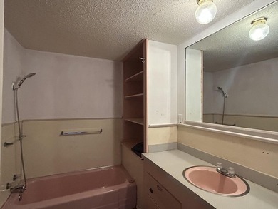 Welcome to this versatile 4-bedroom, 2-bath home offering space - photo 6