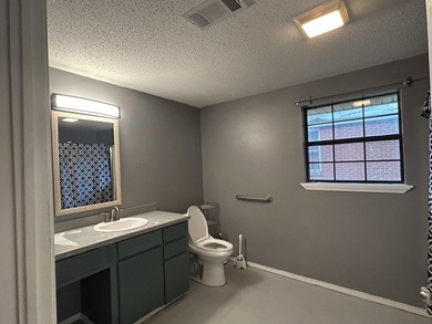 Welcome to this versatile 4-bedroom, 2-bath home offering space - photo 8