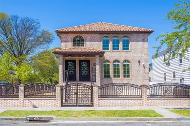 Baisley Pond  Townhome/Townhouse For Sale in South Ozone Park New York
