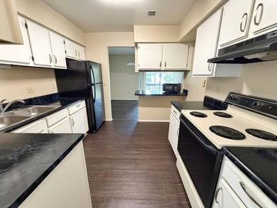 Location doesn't get better than this-- this community has it - photo 11