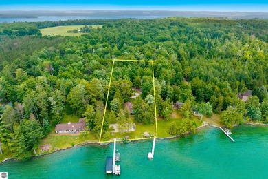 Experience an extraordinary waterfront estate on beautiful Elk - photo 3