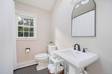 Welcome home to this beautifully maintained 4 bedrooom, 2.5 bath - photo 25