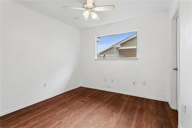 Move-in ready and located in a NO FLOOD ZONE, this charming - photo 10