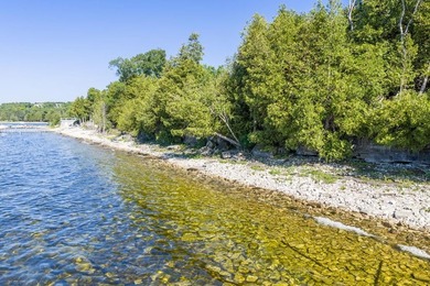 Encompassing roughly 250 feet of Green Bay waterfront about a - photo 3