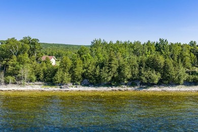 Encompassing roughly 250 feet of Green Bay waterfront about a - photo 6