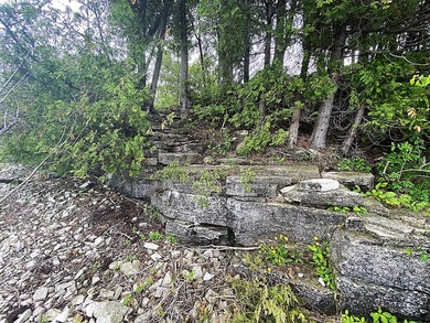Encompassing roughly 250 feet of Green Bay waterfront about a - photo 8
