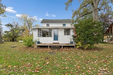 Strawberry Lake Home For Sale in Pinckney Michigan