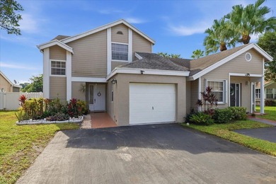 Lake Townhome/Townhouse For Sale in Davie, Florida