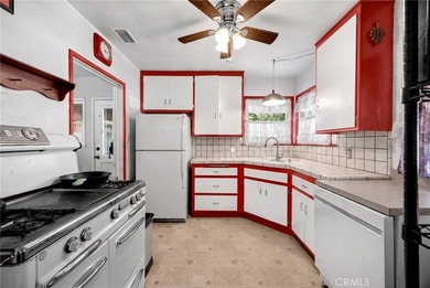 SINGLE-STORY, CORNER LOT home located in a quiet neighborhood in - photo 9