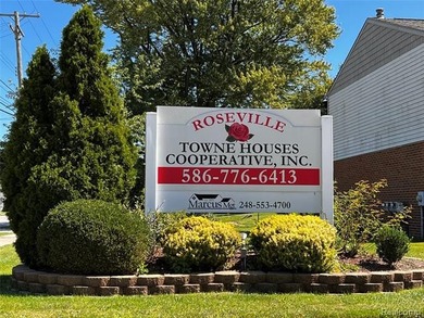 Welcome to this charming one-bedroom entry level Townhouse - photo 11
