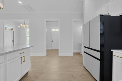 Luxurious Charleston-style home in the sought-after Sweetgrass - photo 17