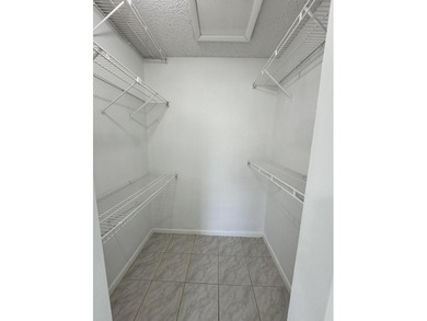 Updated Corner 3 bdr 2 bth plus den Villa. White wood kitchen - photo 17