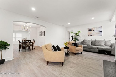 Welcome to a beautifully renovated 3 bedroom, 2 bathroom home - photo 3