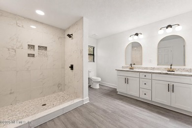 Welcome to a beautifully renovated 3 bedroom, 2 bathroom home - photo 10