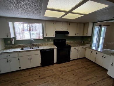 Lovely split bedroom Newport model home. This home delivers - photo 11