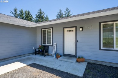 Enjoy RIVERFRONT living in this beautiful 2023 built home - photo 4