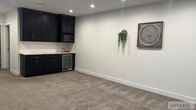 This home features 10-foot ceilings and a large three-car garage - photo 25