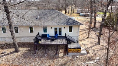 Welcome to easy lake living without the waterfront price tag, in - photo 31