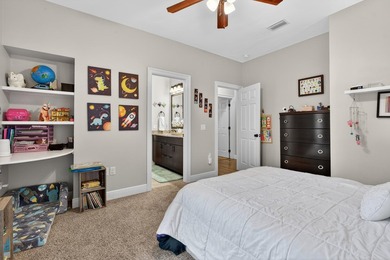 Perfectly positioned on a quiet cul-de-sac in the highly - photo 34