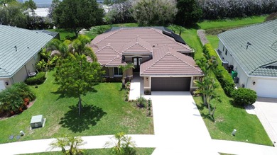 Beautifully remodeled 3BR/2BA heated saltwater pool home in - photo 3