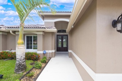 Beautifully remodeled 3BR/2BA heated saltwater pool home in - photo 5