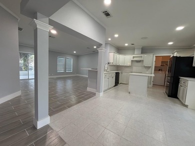 Welcome to this well-proportioned manufactured home in Atlantis - photo 1