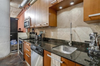 Charming Historic Studio Condo in the Heart of Dallas!  Perfect