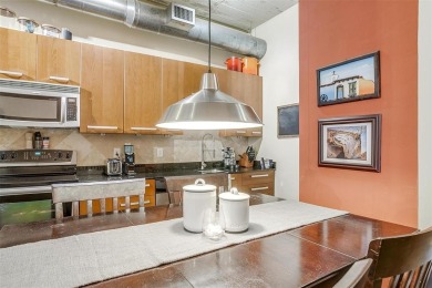 Charming Historic Studio Condo in the Heart of Dallas!  Perfect