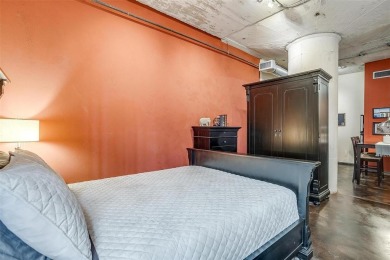 Charming Historic Studio Condo in the Heart of Dallas!  Perfect