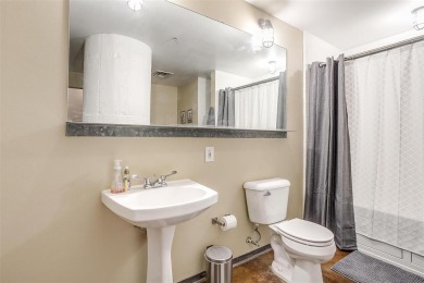 Charming Historic Studio Condo in the Heart of Dallas!  Perfect