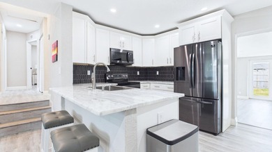 Welcome home to this beautifully remodeled 3BR/2BA residence - photo 5
